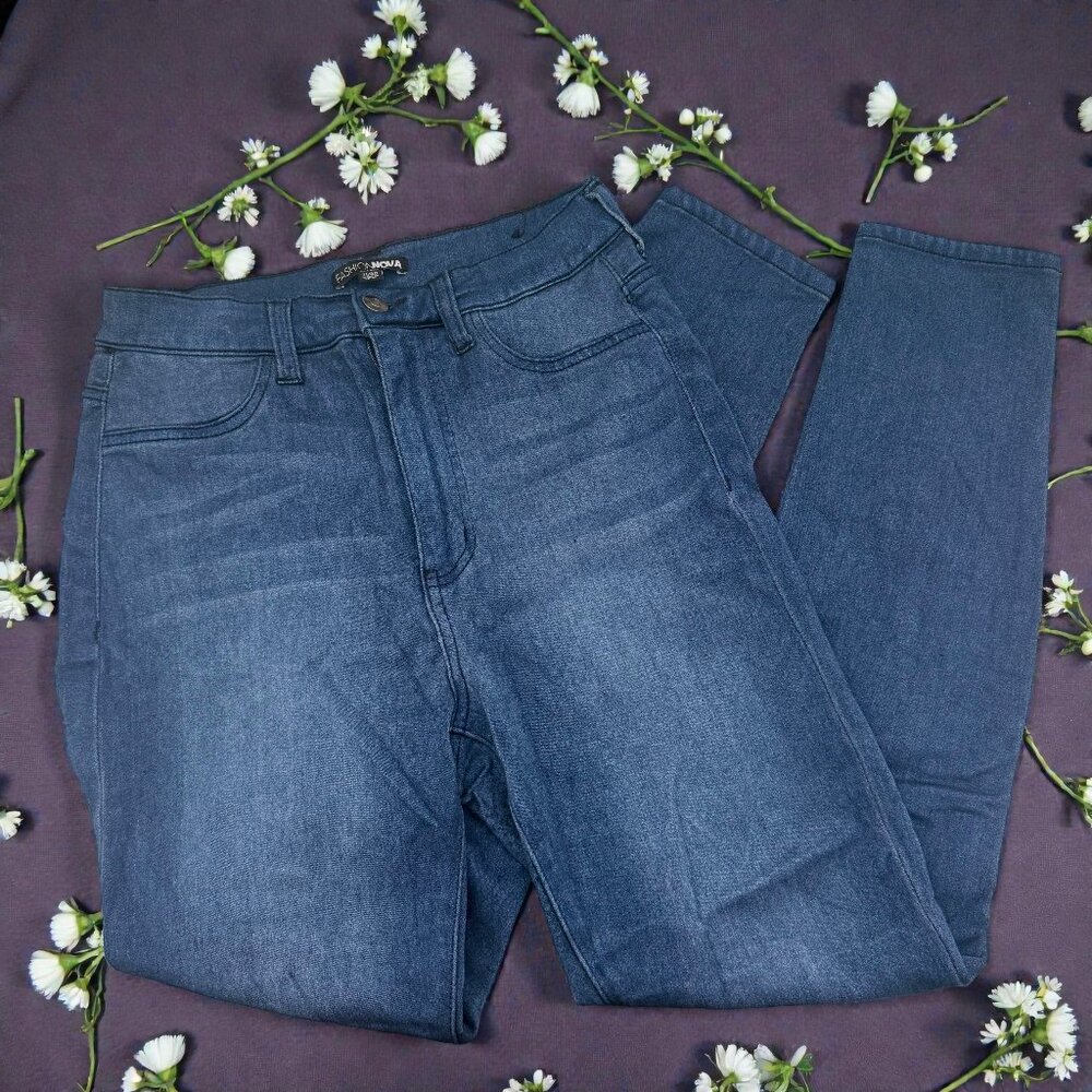 Fashion Nova Ultra-High-Waist Jegging Pants | Dark Wash | Size 11/30